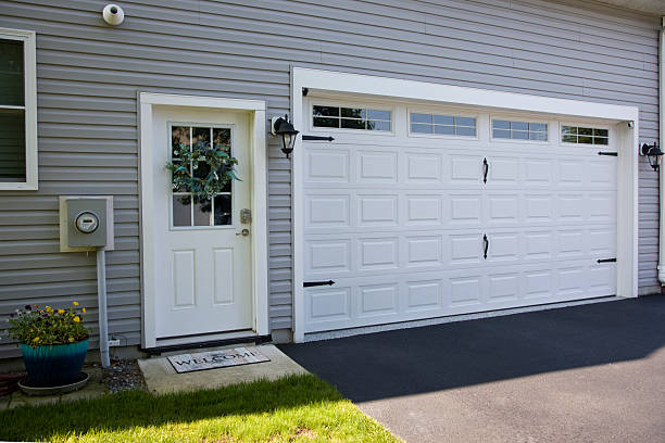24/7 Emergency Garage Door Panel Replacement experts in Cedar Creek, TX